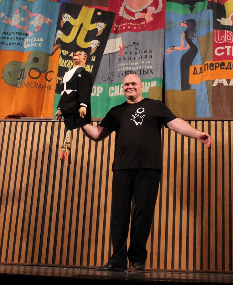 Необыкновенный концерт с конферансье Апломбовым в Баку прошел под смех и овации (ВИДЕО, ФОТО)