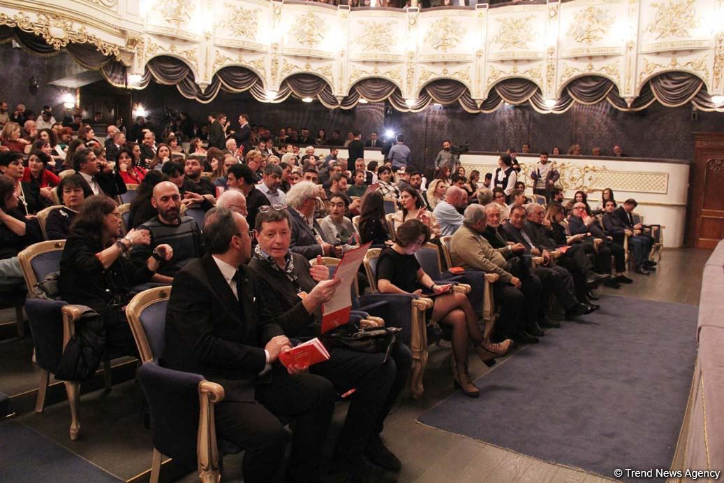 Театральный праздник в Баку – открытие Фестиваля короткометражных спектаклей 4.4 (ФОТО)