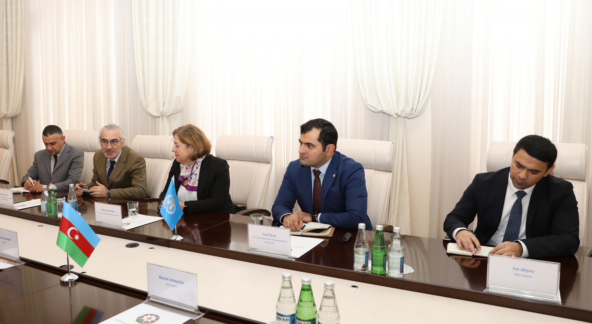 В минздраве Азербайджана состоялась встреча с делегацией Миссии ВОЗ по внедрению Системы учета здравоохранения (ФОТО)