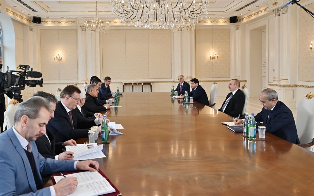 President Ilham Aliyev receives delegation led by President of Republic of Tatarstan (VIDEO)