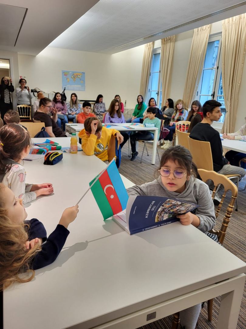 В Париже открылась азербайджанская воскресная школа "Натаван" (ФОТО)