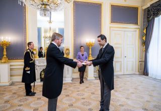 Azerbaijani ambassador presents Letter of Credence to King of Netherlands (PHOTO)