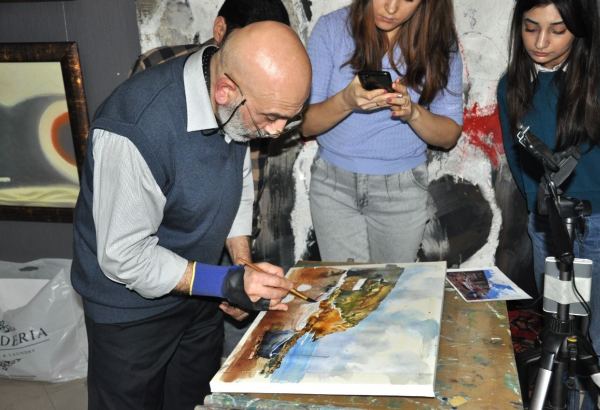 Между живописью и графикой… Как в Баку учат рисовать акварелью (ФОТО)