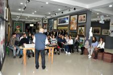 Между живописью и графикой… Как в Баку учат рисовать акварелью (ФОТО)
