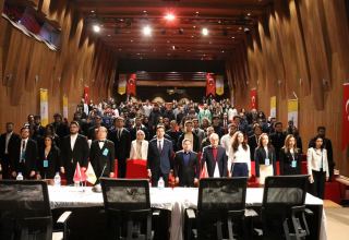 В Стамбульском университете коммерции впервые прошел симуляционный "саммит G20" (ФОТО)