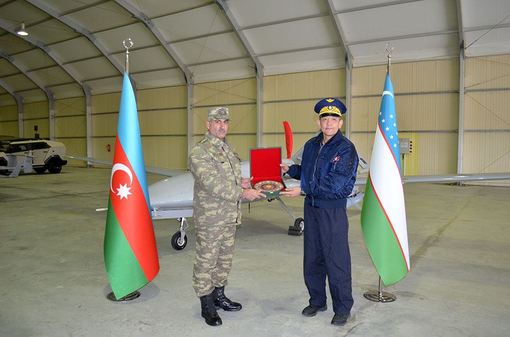 Замминистра обороны Узбекистана посетил воинскую часть ВВС Азербайджана (ФОТО)