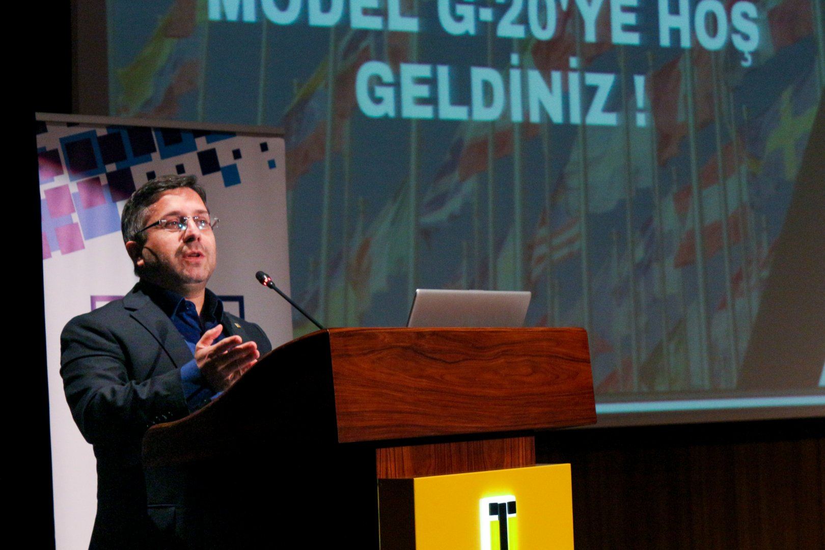 İstanbul Ticarət Universitetində ilk dəfə universitetlər səviyyəsində G20 sammitinin simulyasiyası keçirilib (FOTO)