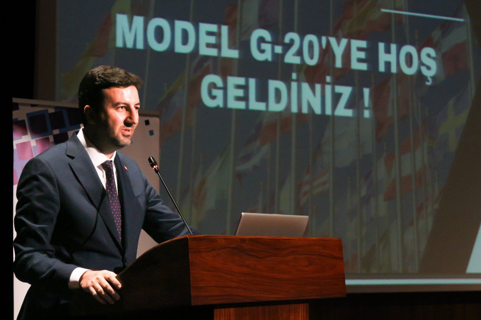 İstanbul Ticarət Universitetində ilk dəfə universitetlər səviyyəsində G20 sammitinin simulyasiyası keçirilib (FOTO)