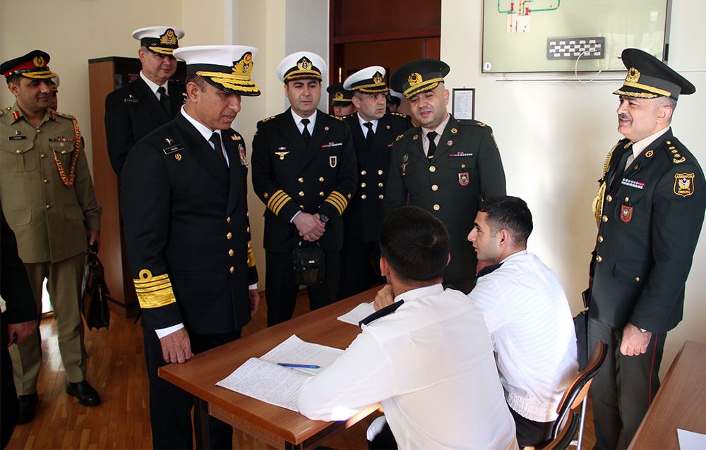 Chief of Pakistan's Naval Staff visits military institute and military unit in Azerbaijan (PHOTO)