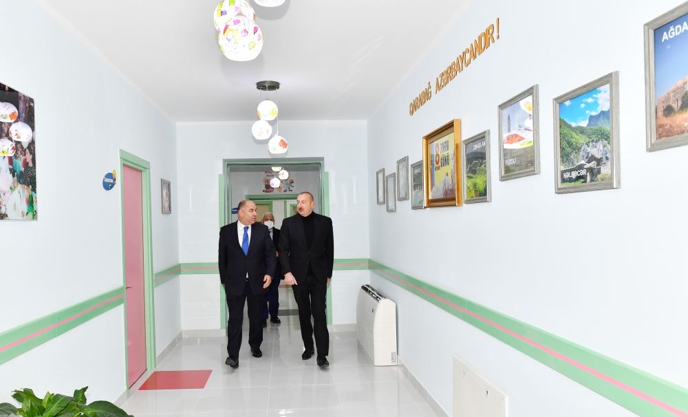Президент Ильхам Алиев принял участие в открытии яслей-детского сада, построенного в Огузе по инициативе Фонда Гейдара Алиева (ФОТО/ВИДЕО)