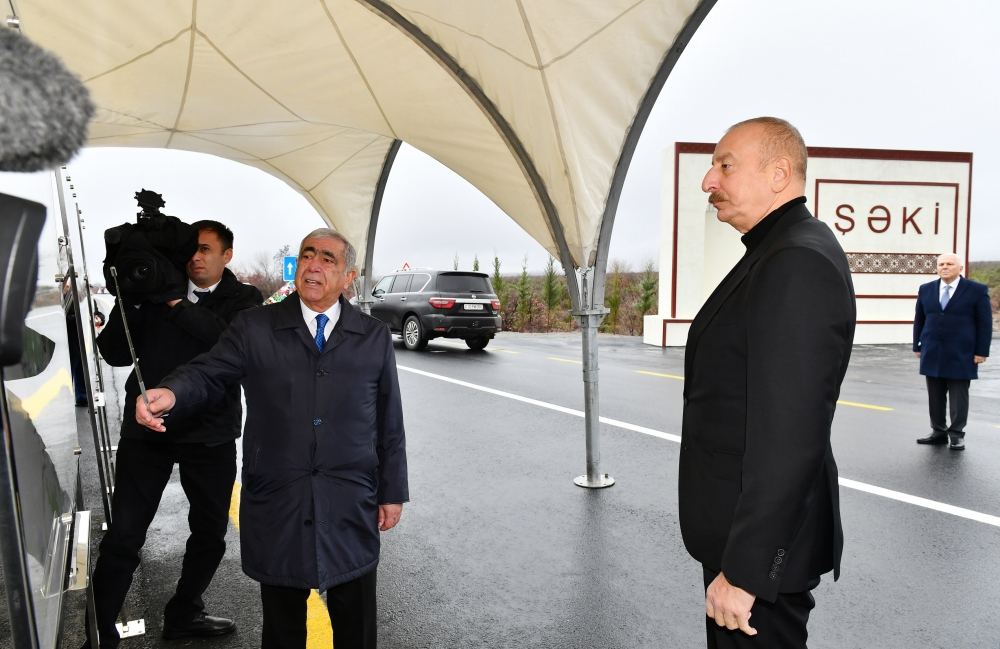 Президент Ильхам Алиев принял участие в открытии после реконструкции автодороги Огуз-Шеки (ФОТО/ВИДЕО)