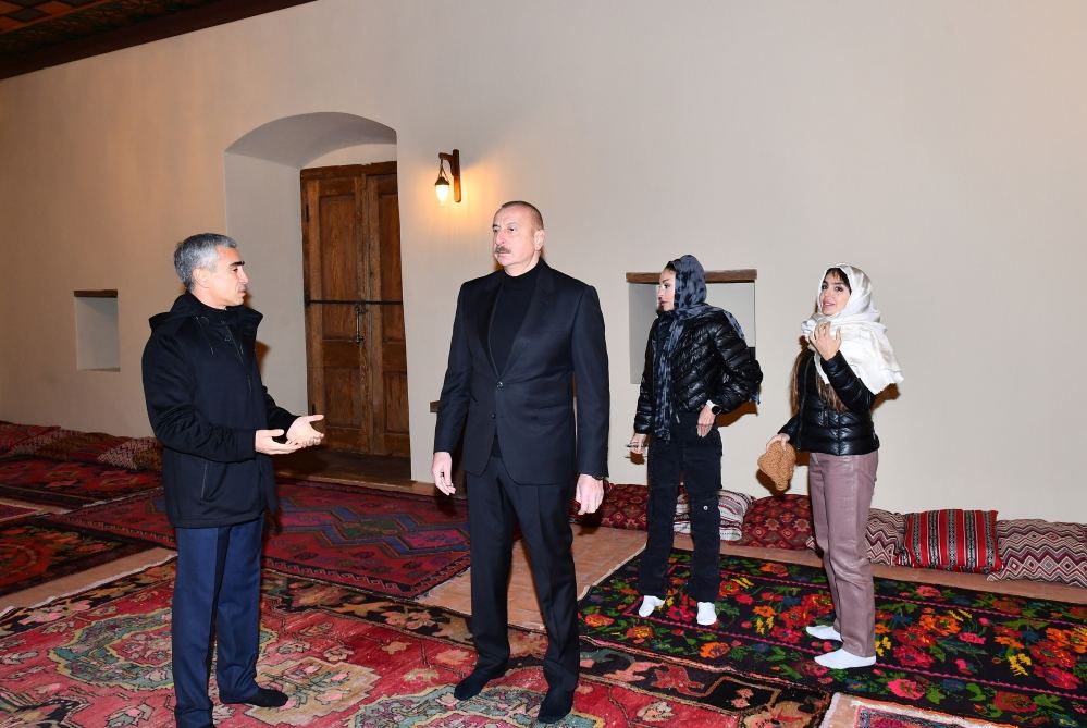 Президент Ильхам Алиев и Первая леди Мехрибан Алиева ознакомились с реставрационными работами, проведенными в комплексе Шекинской ханской мечети (ФОТО/ВИДЕО)