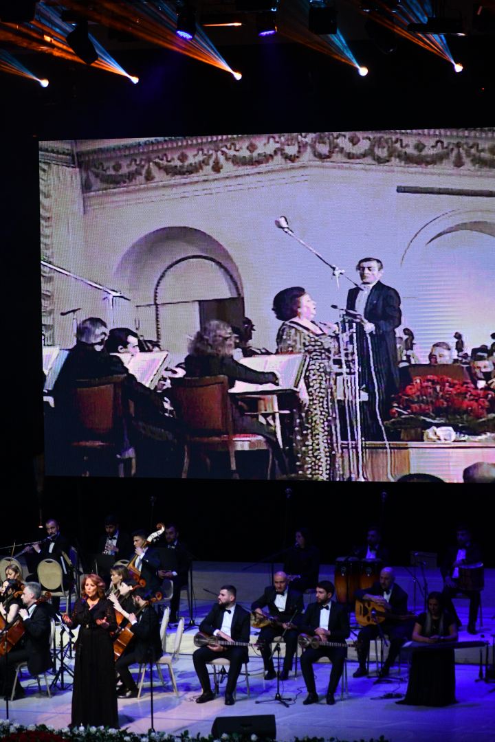 Внучка Шовкет Алекперовой – Шовкет исполняет "Шовкет". 100-летие легендарной певицы во Дворце Гейдара Алиева (ВИДЕО, ФОТО)