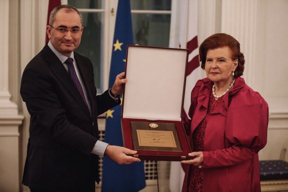 Vayra Vike-Freyberqaya “Azərbaycan Respublikası Prezidentinin fəxri diplomu” təqdim edilib (FOTO)