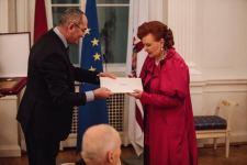 Vayra Vike-Freyberqaya “Azərbaycan Respublikası Prezidentinin fəxri diplomu” təqdim edilib (FOTO)