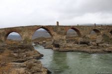 Национальный активист из Южного Азербайджана посетил Худаферинский мост (ФОТО)
