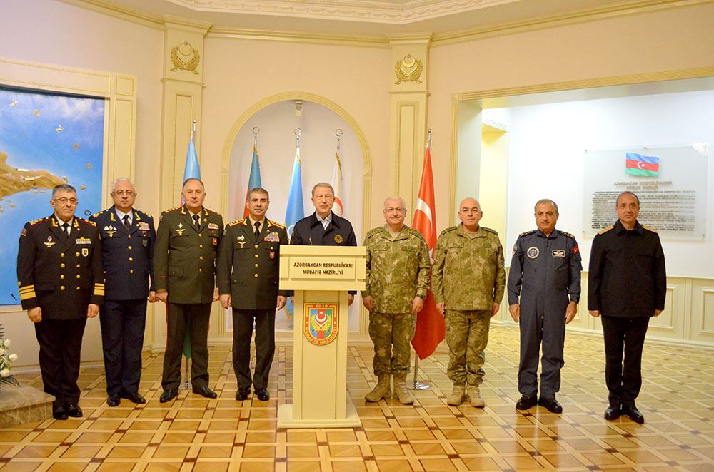 Министр обороны Азербайджана встретился с министром национальной обороны Турции (ФОТО/ВИДЕО)