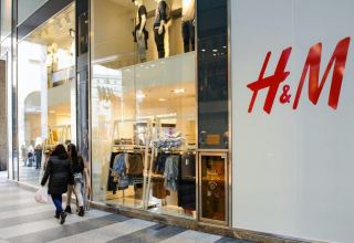 H&M Rusiyadakı bütün mağazalarını bağlayıb