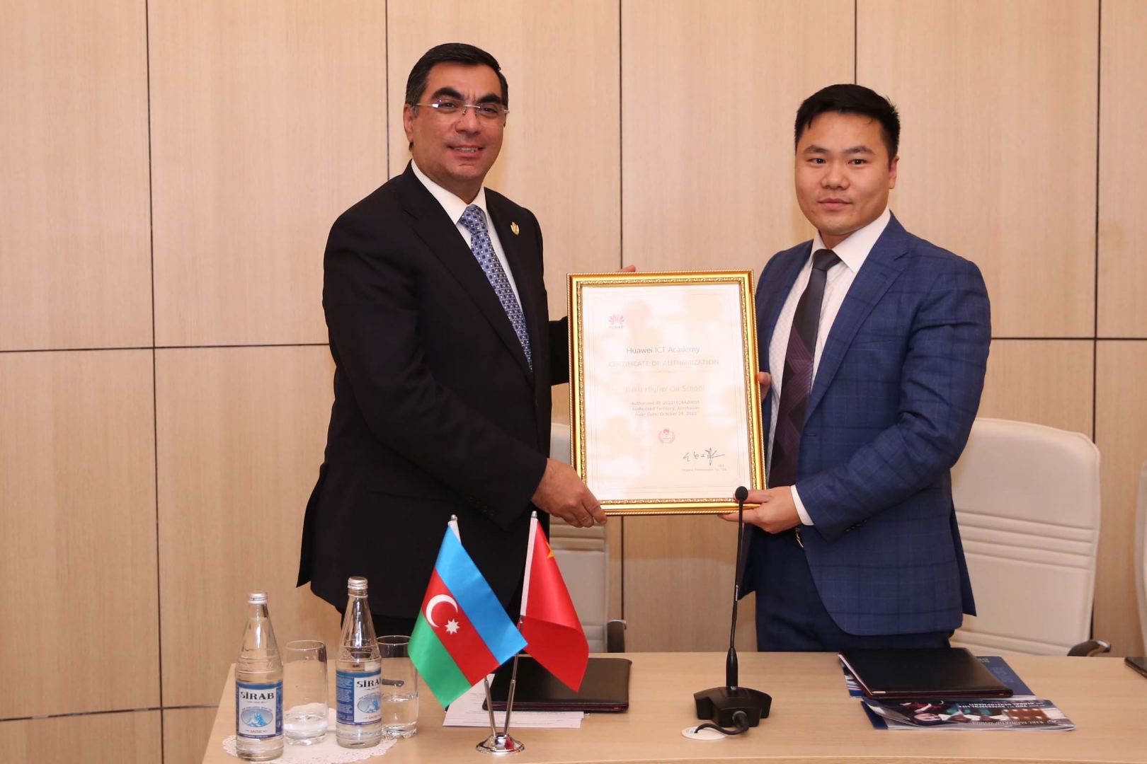 Huawei открыла ИТ-Академию в Бакинской высшей школе нефти (R)