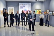 Гармония воды и цвета – выставка в Баку (ФОТО)