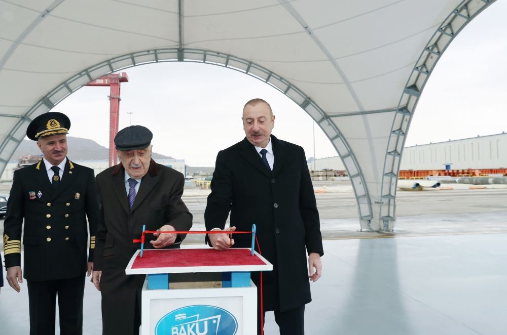 Президент Ильхам Алиев принял участие в церемонии сдачи в эксплуатацию танкера "Академик Хошбахт Юсифзаде" (ФОТО)