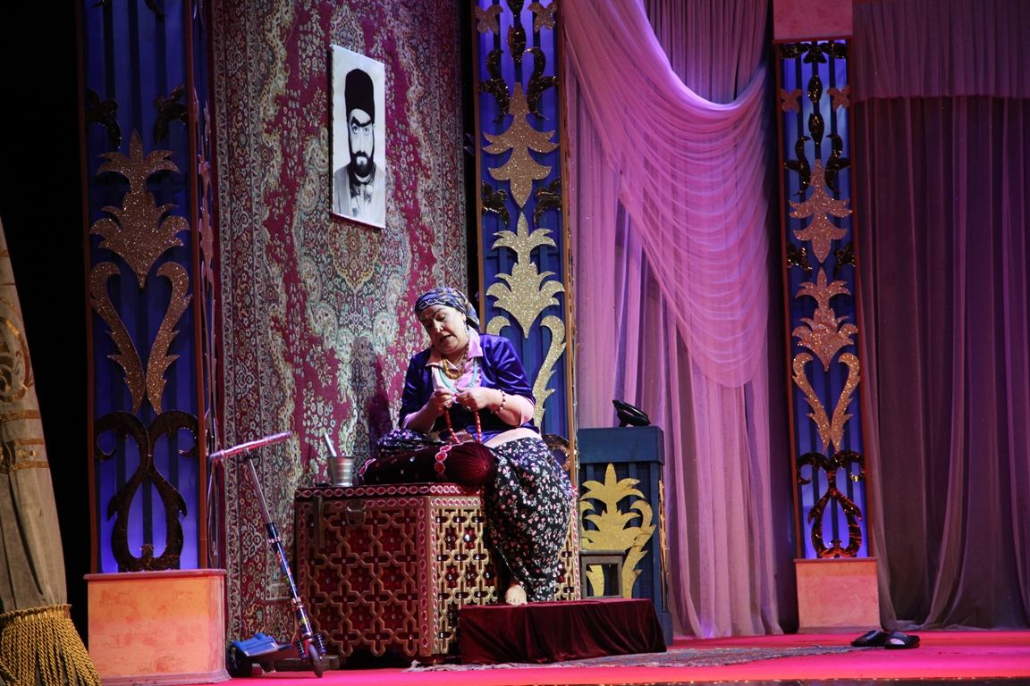 Узбекский театр удостоен почетной грамоты минкультуры Азербайджана (ФОТО)