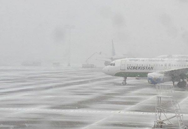 Из-за непогоды в Ташкенте самолеты из Минска и Баку перенаправили в Самарканд