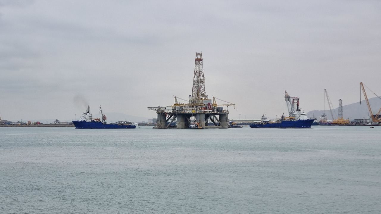 Caspian Drilling Company завершила буксировку буровой установки «Деде Горгуд» на точку бурения в Казахстане (ФОТО)