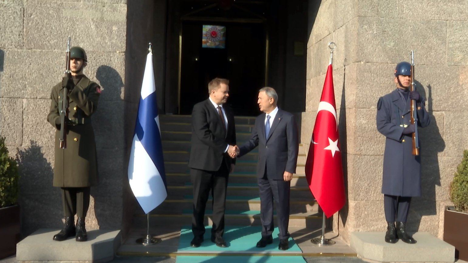 Turkish, Finnish defense ministers discuss NATO bid, security issues