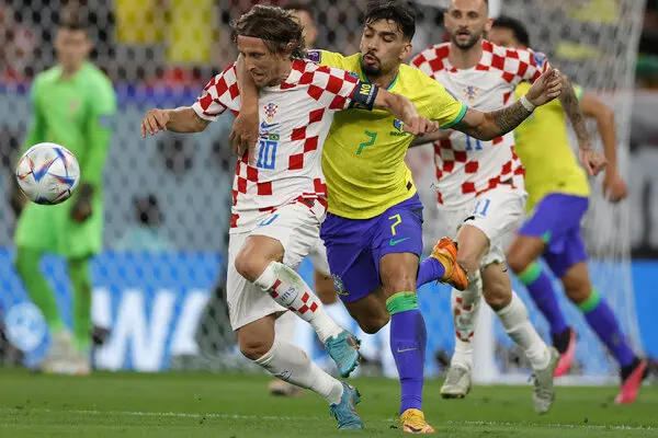 Сборная Хорватии обыграла бразильцев и стала первым полуфиналистом чемпионата мира (ВИДЕО)