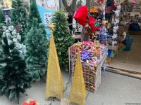 Цены на елки на предновогодних ярмарках в Баку (ФОТО)