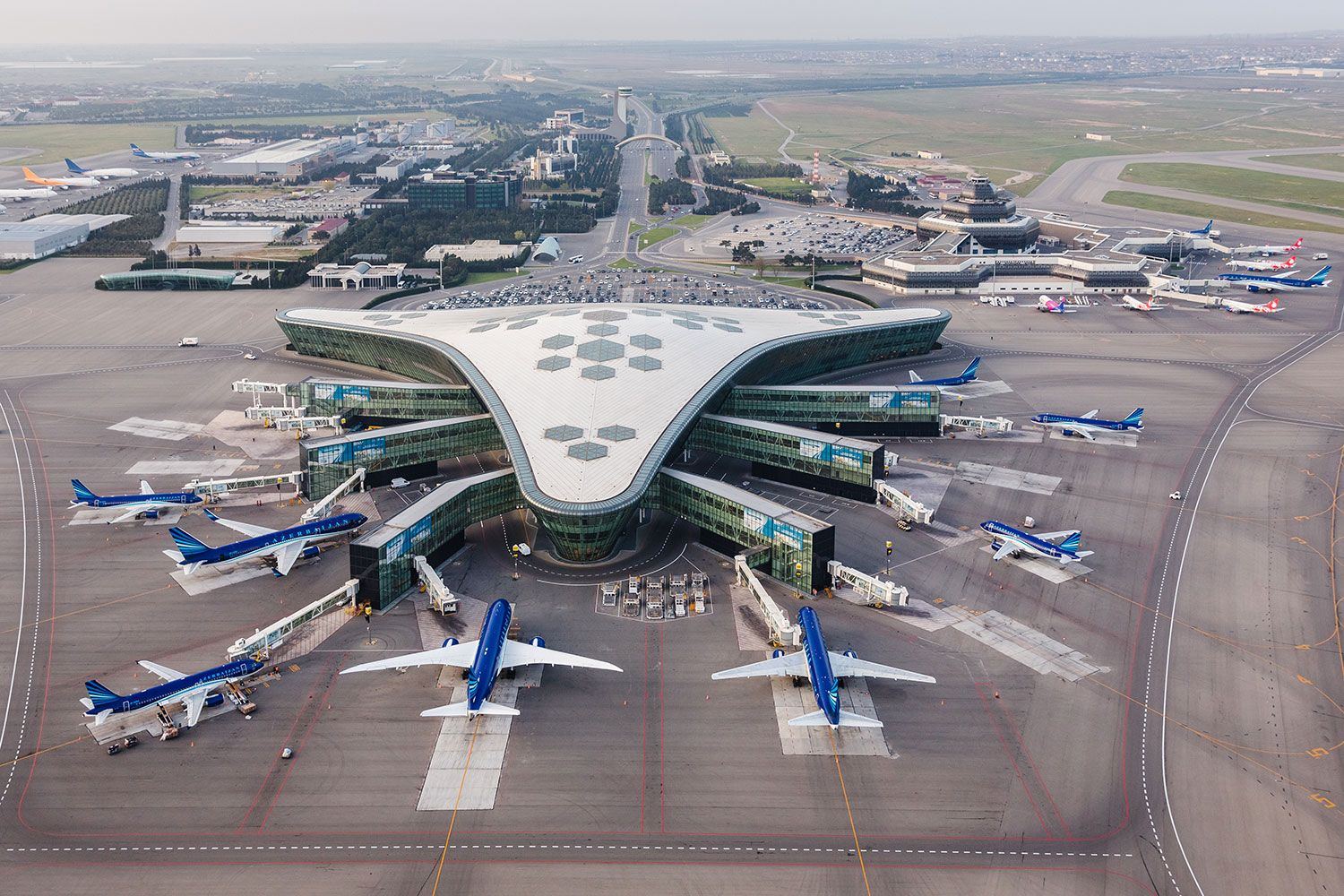 Международный аэропорт Гейдар Алиев обслужил более четырех миллионов пассажиров