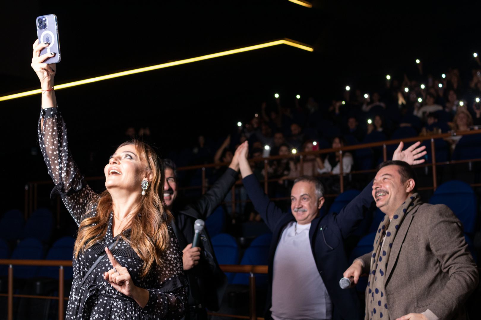 В Баку прошел гала-вечер фильма "Танцы с шакалами 6" с участием турецких звезд (ВИДЕО, ФОТО)