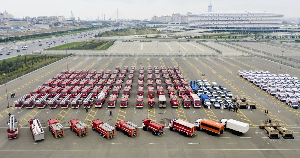 President Ilham Aliyev views newly purchased special purpose equipment and ambulances
(PHOTO)