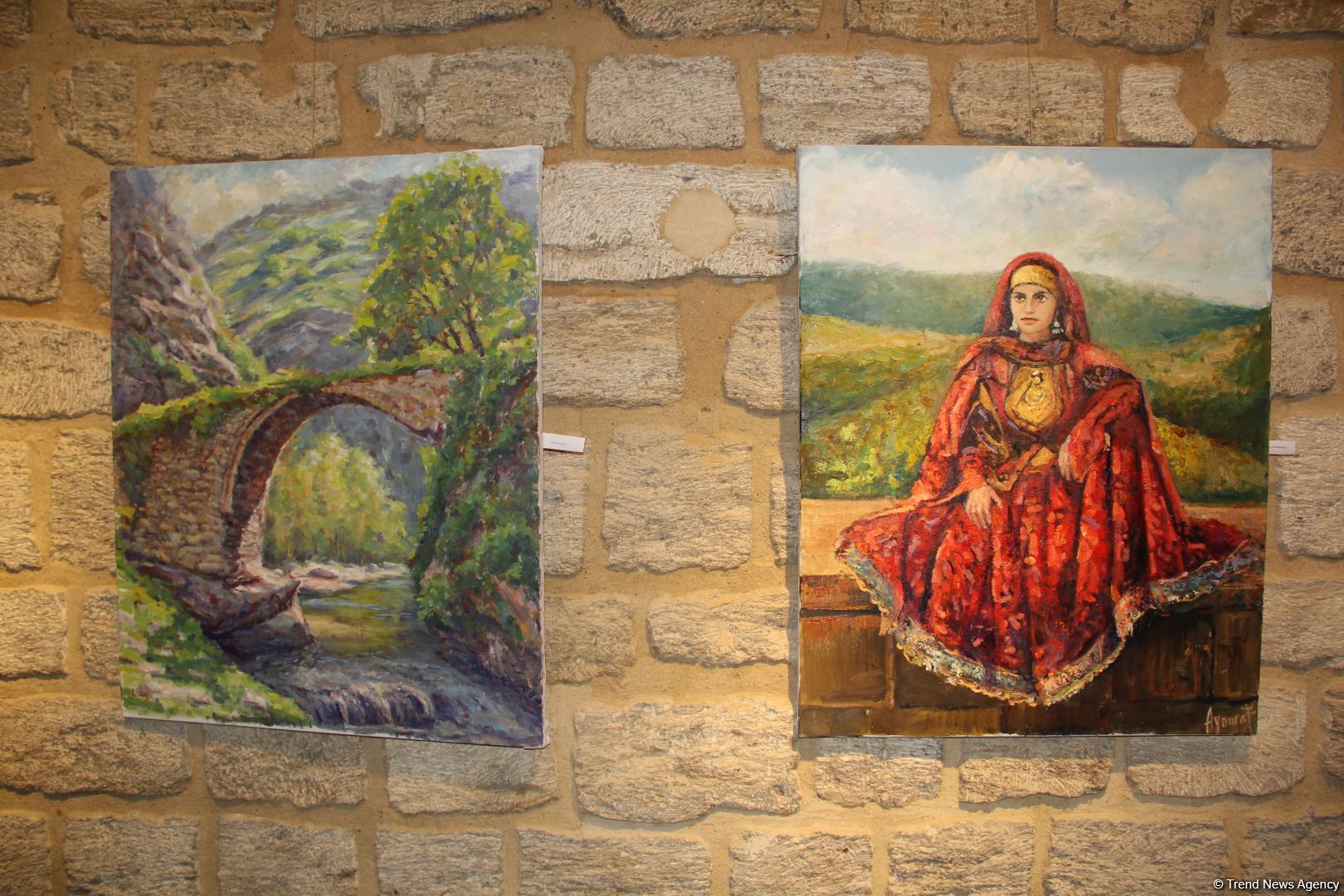 Красочный сад  с прекрасными девушками! Art Tower Gallery стала ярким событием культурной жизни Ичери шехер (ФОТО)