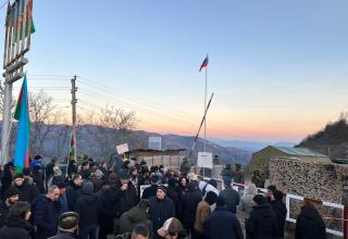 Azerbaycanlıların protestosu devam ediyor