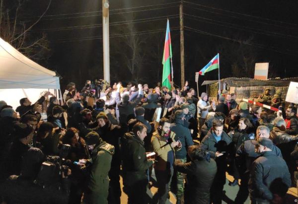 Peaceful protesters once again sing national anthem of Azerbaijan near Shusha (PHOTO/VIDEO)