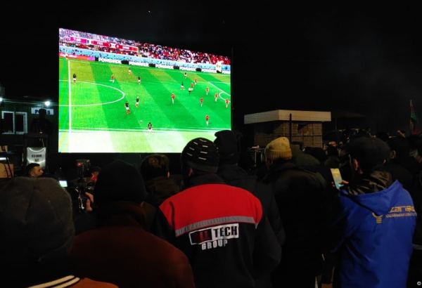 Участники акции протеста и миротворцы вместе смотрят футбольный матч Франция-Марокко (ФОТО/ВИДЕО)