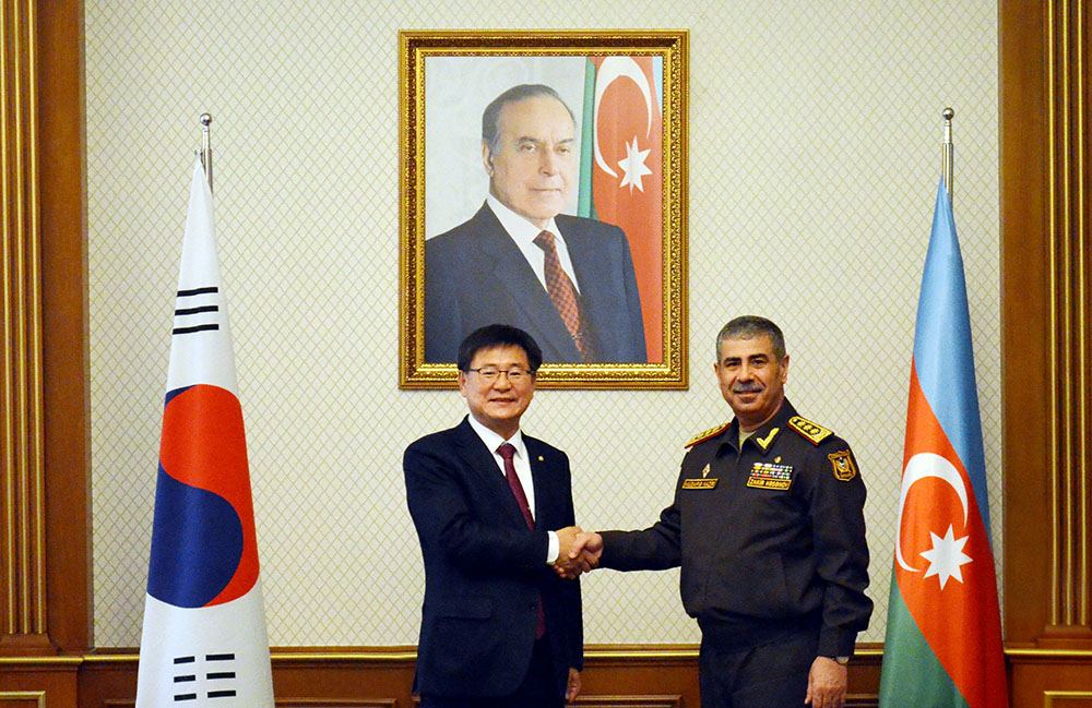 Azerbaijan, South Korea discuss military cooperation (PHOTO)