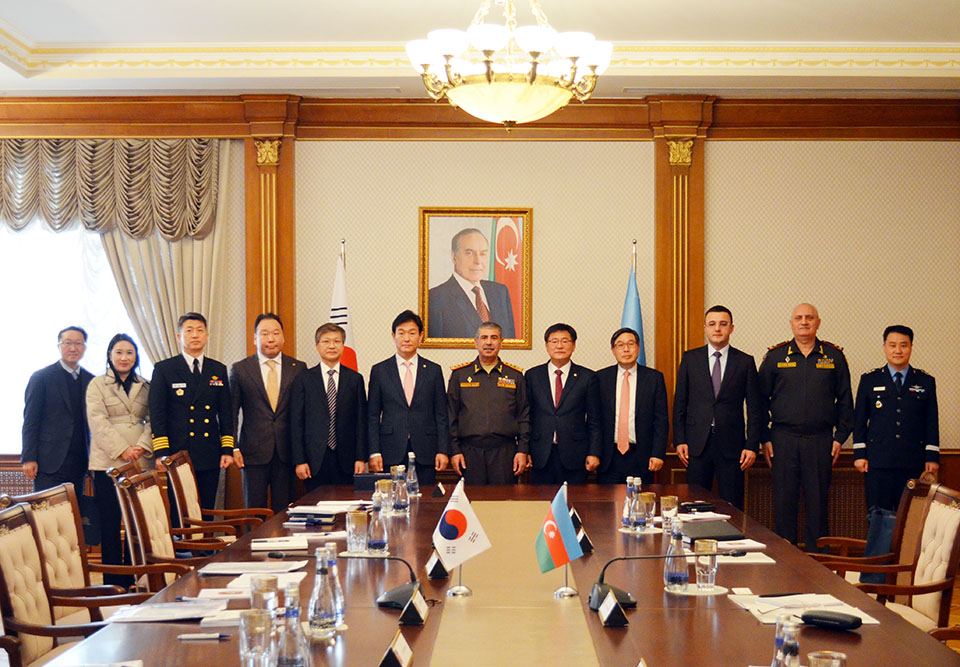 Azerbaijan, South Korea discuss military cooperation (PHOTO)