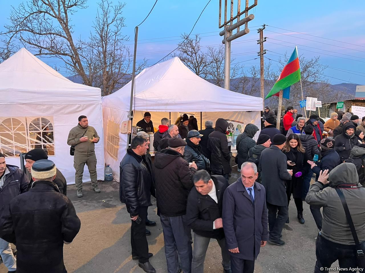Azərbaycanlıların dinc etiraz aksiyası dördüncü gündür davam edir (FOTO/VİDEO)