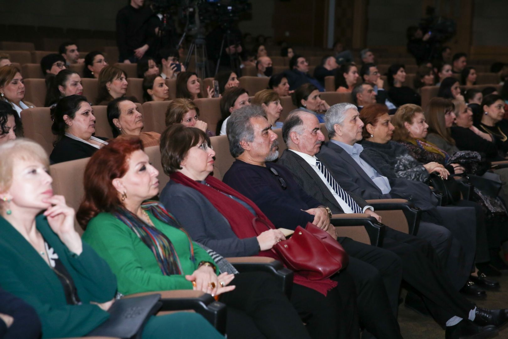 "Виртуальный тур со знаменитостями" по Азербайджанскому музею ковра (ФОТО)