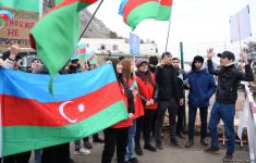 Peaceful rally of Azerbaijanis in zone of temporary responsibility of peacekeepers (PHOTO)