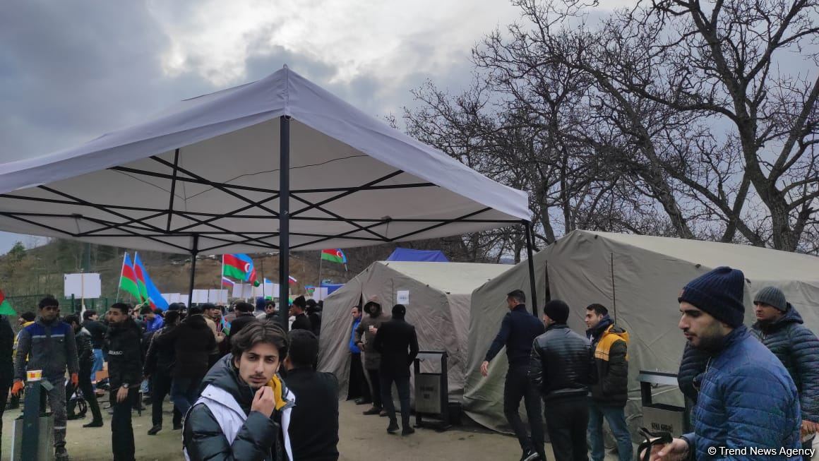 More Armenian fake news exposed: why Azerbaijanis really taking down tents near Shusha (PHOTO)