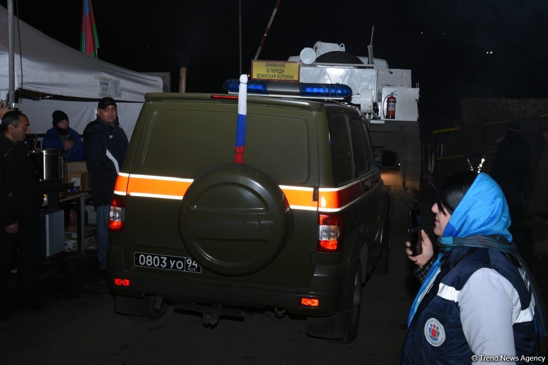 Laçın yolundan növbəti dəfə sülhməramlılara aid təminat avtomobilləri keçib (FOTO/VİDEO)