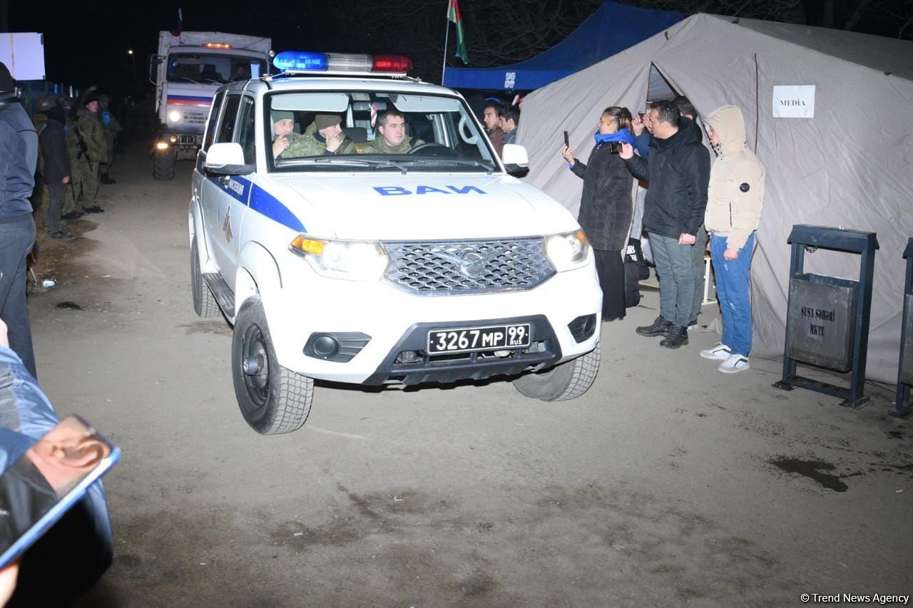 Laçın yolundan növbəti dəfə sülhməramlılara aid təminat avtomobilləri keçib (FOTO/VİDEO)