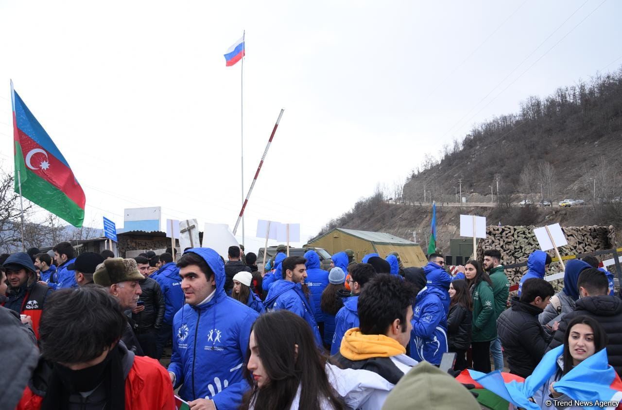 Peaceful rally of Azerbaijanis in zone of temporary responsibility of peacekeepers (PHOTO)