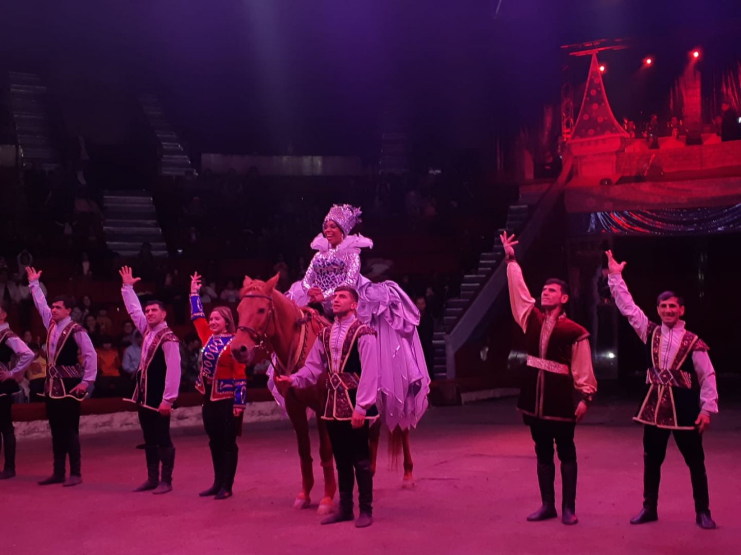 "Королевство зеркал" - время чудес в Бакинском цирке (ФОТО/ВИДЕО)