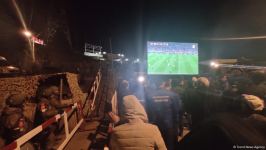 Azerbaijani protesters on Lachin road, Russian peacekeepers watch Argentina-France football match together (PHOTO/VIDEO)