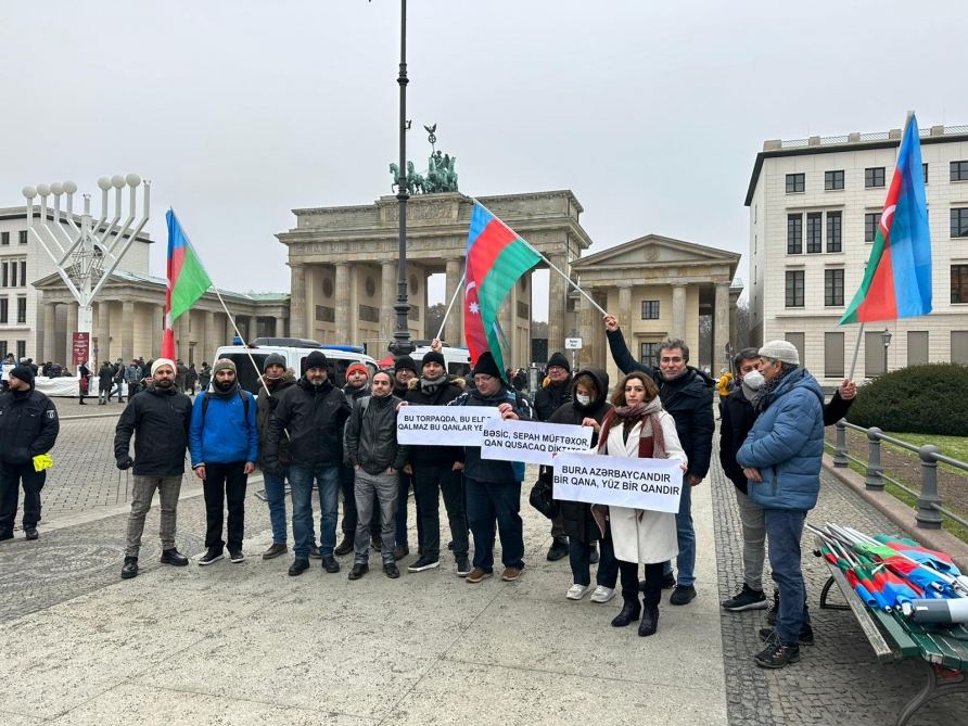 Berlində Ermənistanın ekoterrorunu pisləyən etiraz aksiyası keçirilib (FOTO)